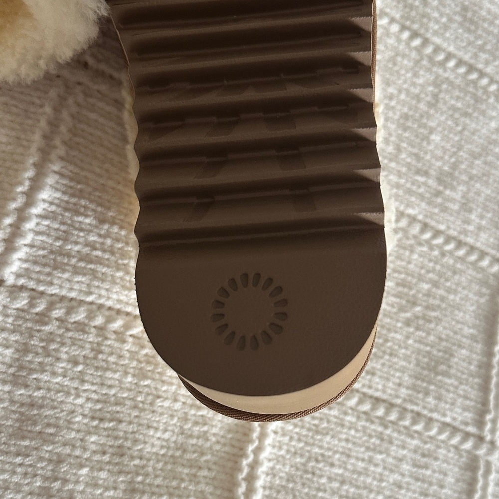 🌿 UGG Slipper/Shoes. NWT. - Picture 12 of 15